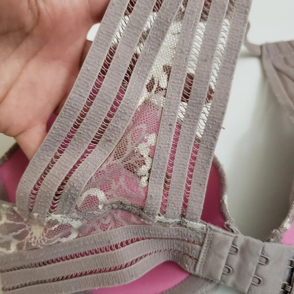 32D Pink Victoria's Secret Gray Floral Lace - Picture 5 of 9